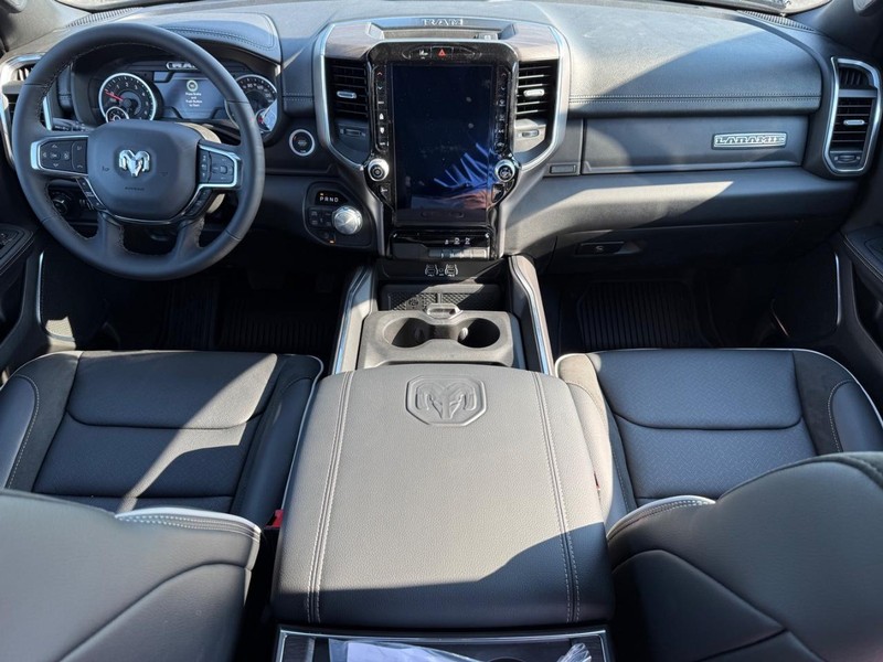 Ram 1500 Vehicle Full-screen Gallery Image 12