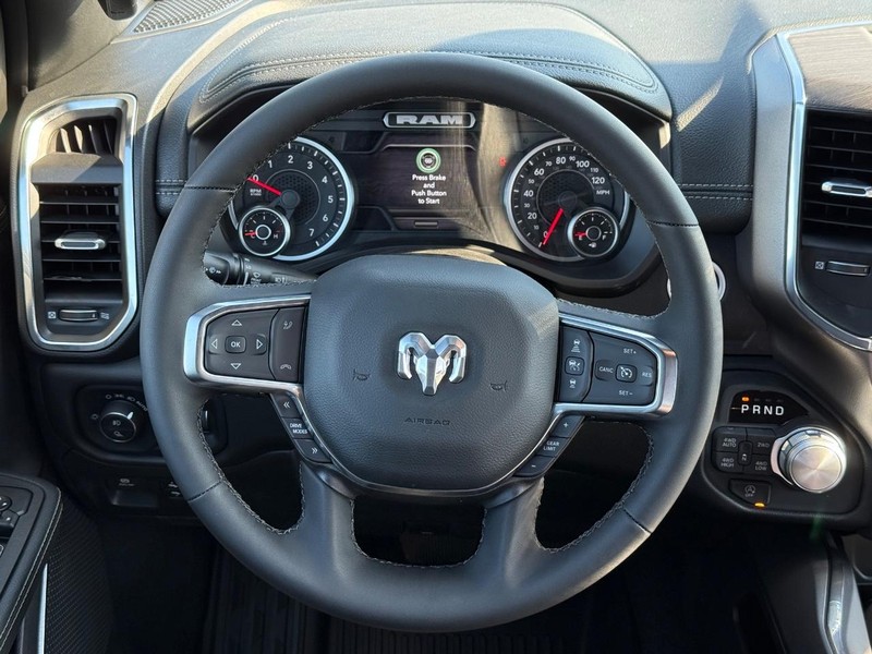 Ram 1500 Vehicle Full-screen Gallery Image 13
