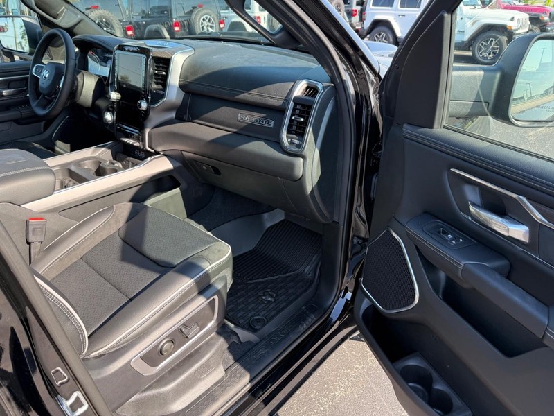 Ram 1500 Vehicle Full-screen Gallery Image 14