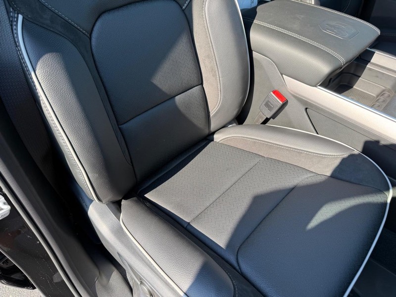 Ram 1500 Vehicle Full-screen Gallery Image 15