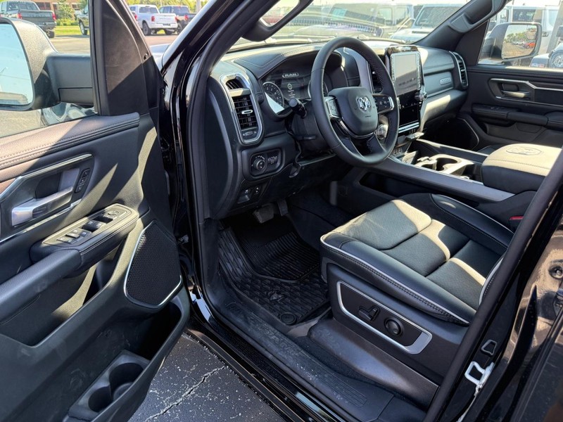Ram 1500 Vehicle Full-screen Gallery Image 16