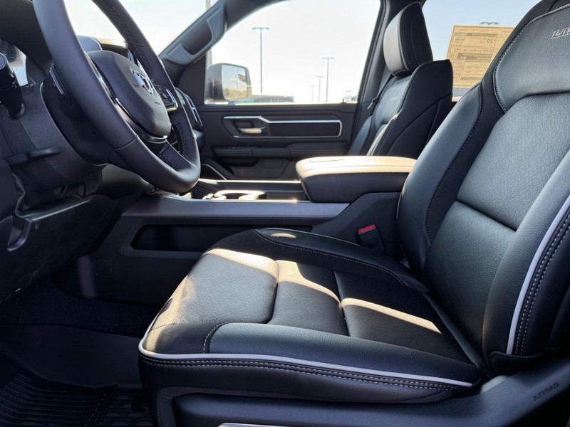 Ram 1500 Vehicle Full-screen Gallery Image 17