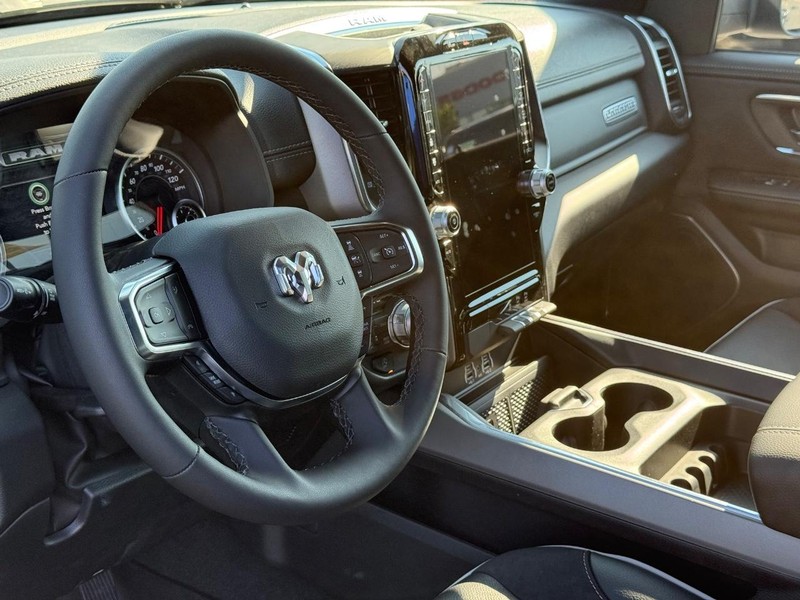 Ram 1500 Vehicle Full-screen Gallery Image 18