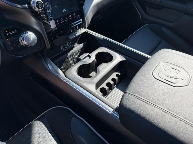 Ram 1500 Vehicle Full-screen Gallery Image 25