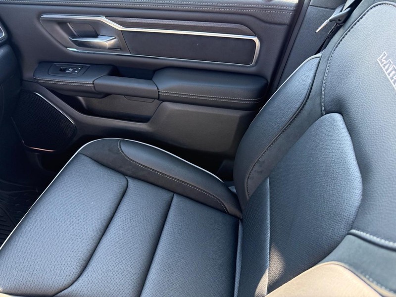 Ram 1500 Vehicle Full-screen Gallery Image 26