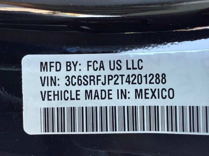 Ram 1500 Vehicle Full-screen Gallery Image 30