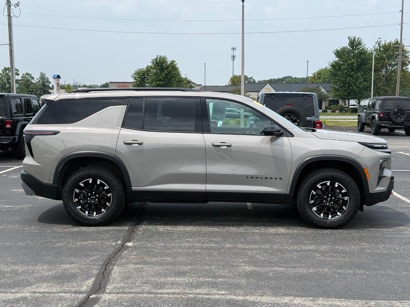 Chevrolet Traverse Vehicle Full-screen Gallery Image 02
