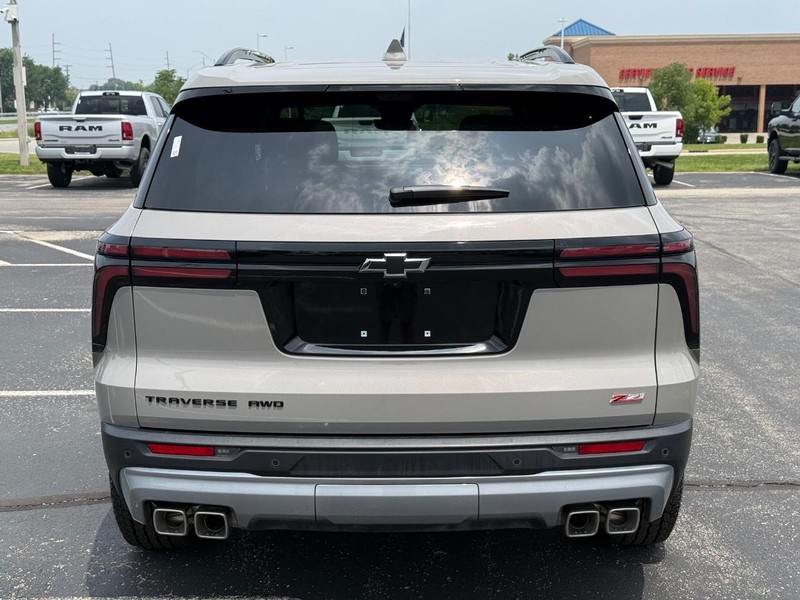 Chevrolet Traverse Vehicle Full-screen Gallery Image 04