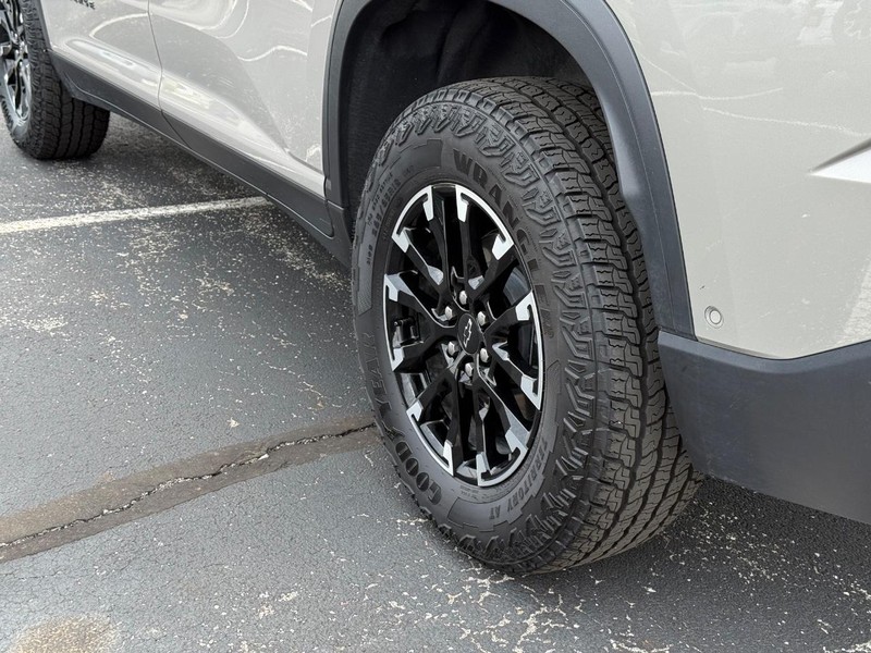 Chevrolet Traverse Vehicle Full-screen Gallery Image 06