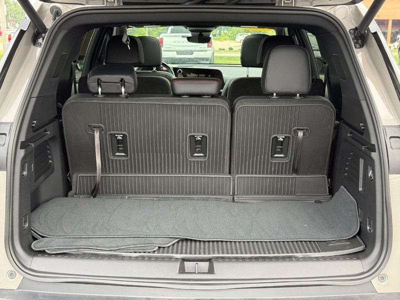 Chevrolet Traverse Vehicle Full-screen Gallery Image 07