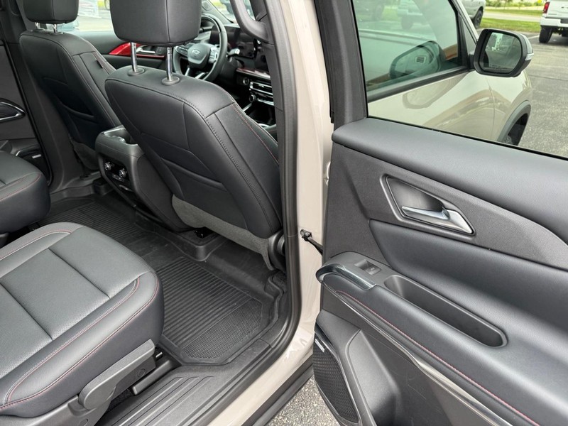 Chevrolet Traverse Vehicle Full-screen Gallery Image 12