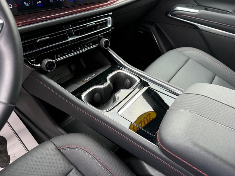 Chevrolet Traverse Vehicle Full-screen Gallery Image 27