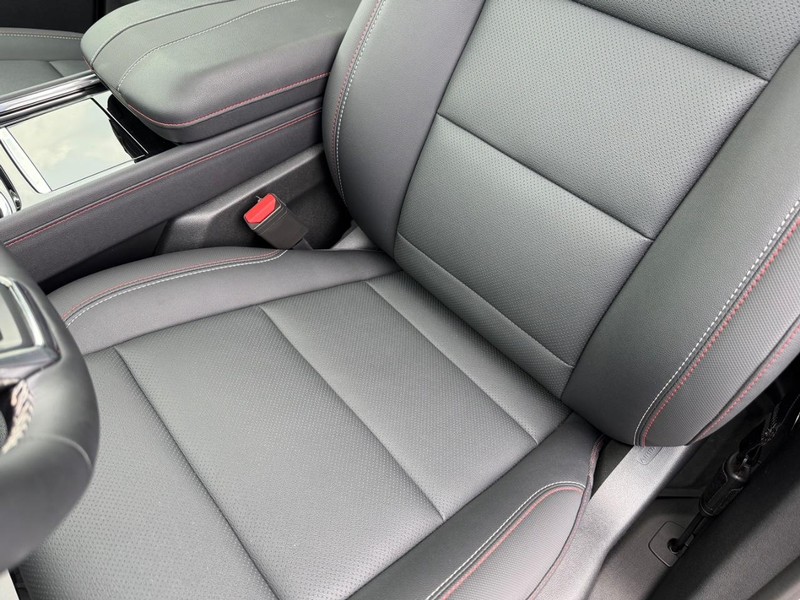 Chevrolet Traverse Vehicle Full-screen Gallery Image 32