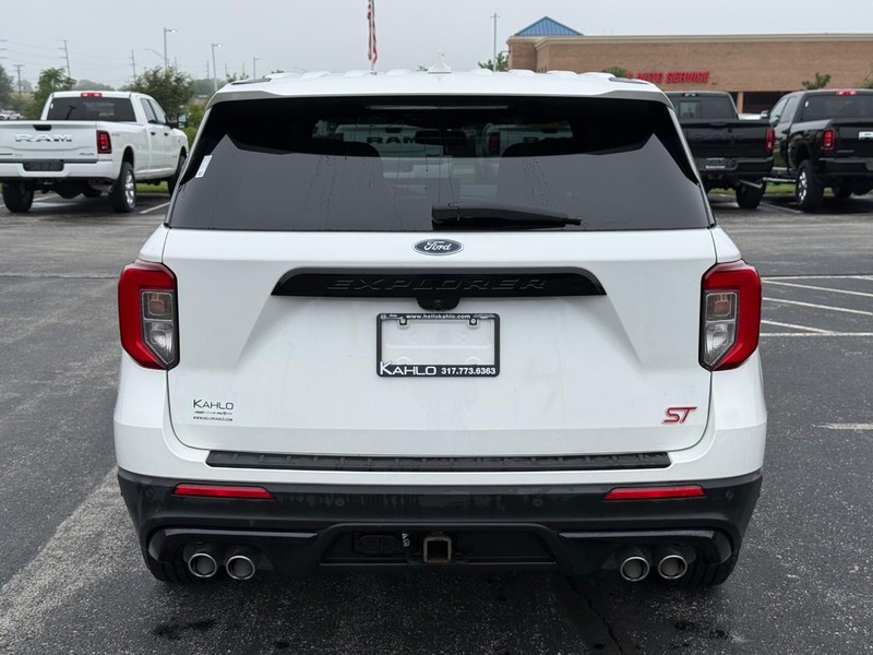 Ford Explorer Vehicle Full-screen Gallery Image 4