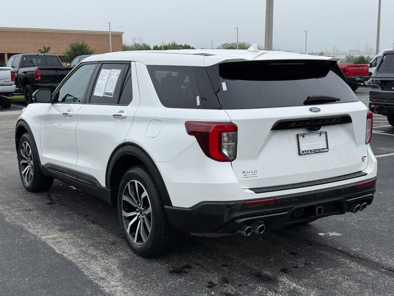 Ford Explorer Vehicle Full-screen Gallery Image 5