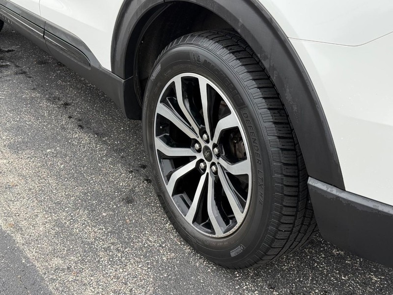 Ford Explorer Vehicle Full-screen Gallery Image 6