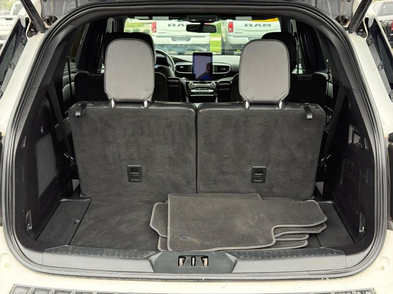Ford Explorer Vehicle Full-screen Gallery Image 7