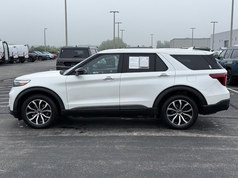 Ford Explorer Vehicle Full-screen Gallery Image 9