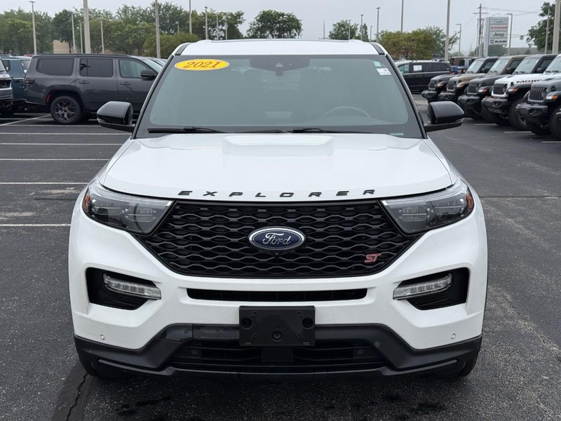 Ford Explorer Vehicle Full-screen Gallery Image 11