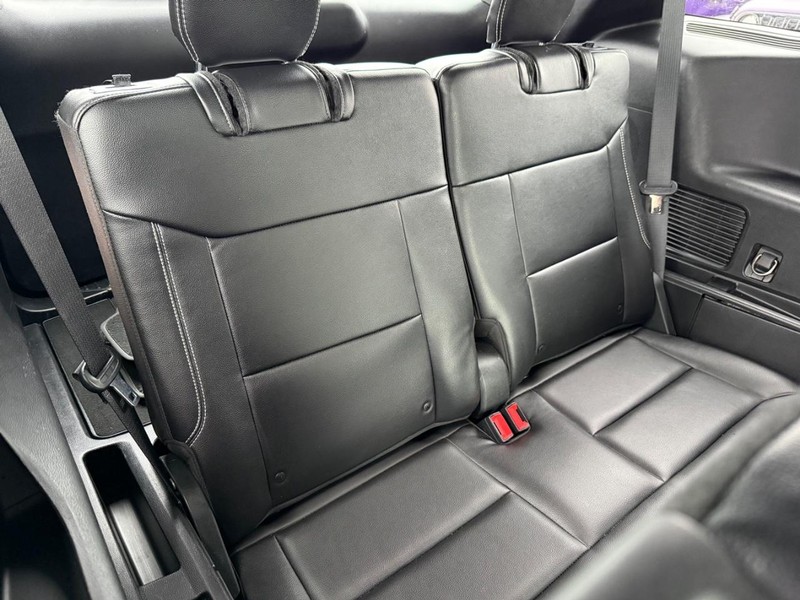 Ford Explorer Vehicle Full-screen Gallery Image 14