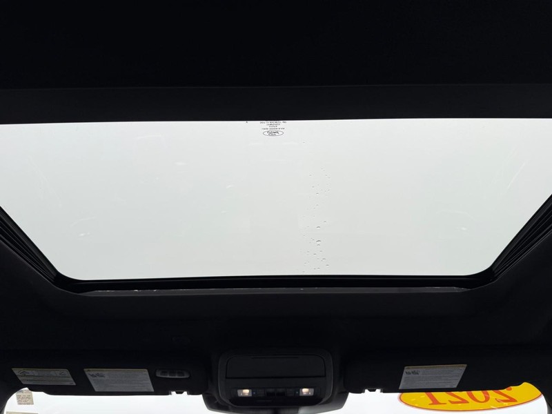 Ford Explorer Vehicle Full-screen Gallery Image 15