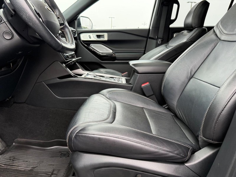 Ford Explorer Vehicle Full-screen Gallery Image 21