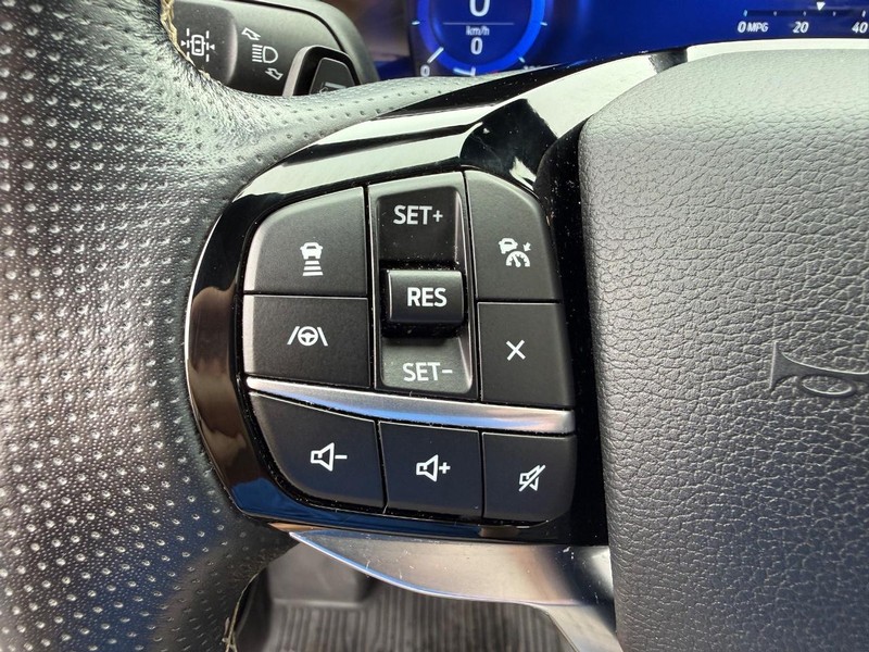 Ford Explorer Vehicle Full-screen Gallery Image 23