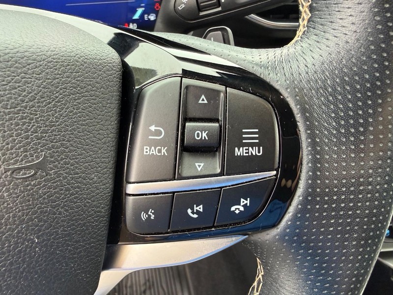 Ford Explorer Vehicle Full-screen Gallery Image 24