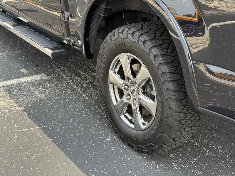 Ford F-150 Vehicle Full-screen Gallery Image 6