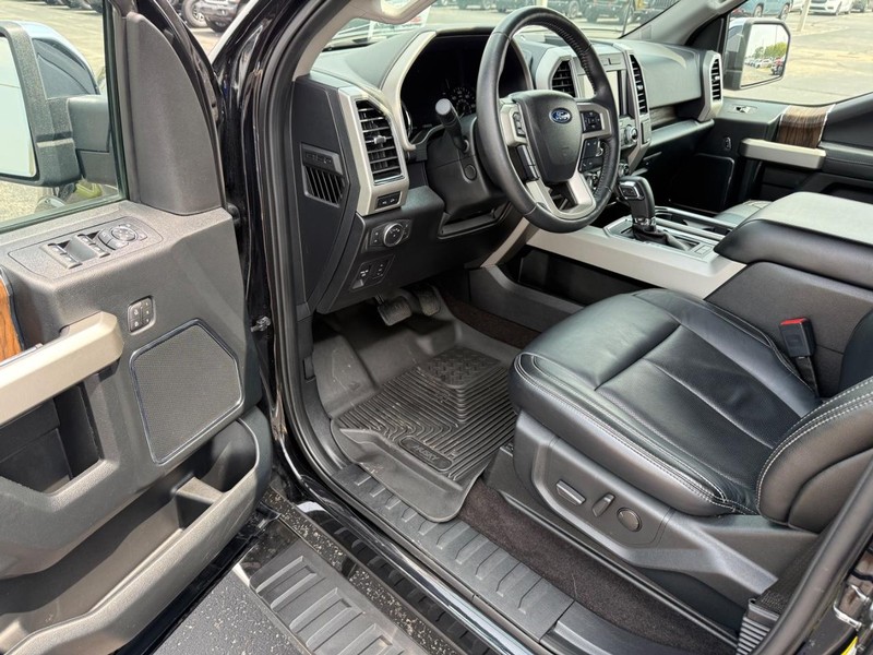 Ford F-150 Vehicle Full-screen Gallery Image 16