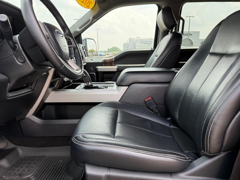 Ford F-150 Vehicle Full-screen Gallery Image 17