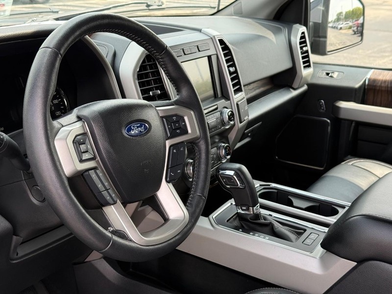 Ford F-150 Vehicle Full-screen Gallery Image 18