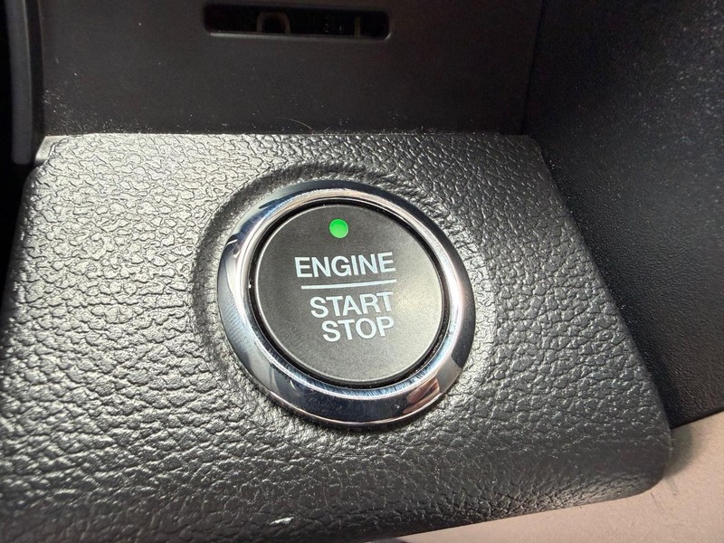 Ford F-150 Vehicle Full-screen Gallery Image 21