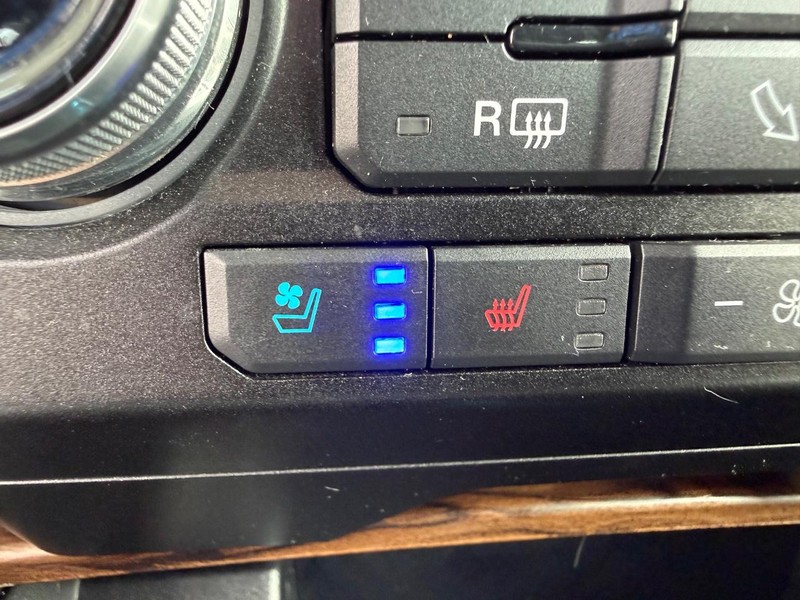 Ford F-150 Vehicle Full-screen Gallery Image 22