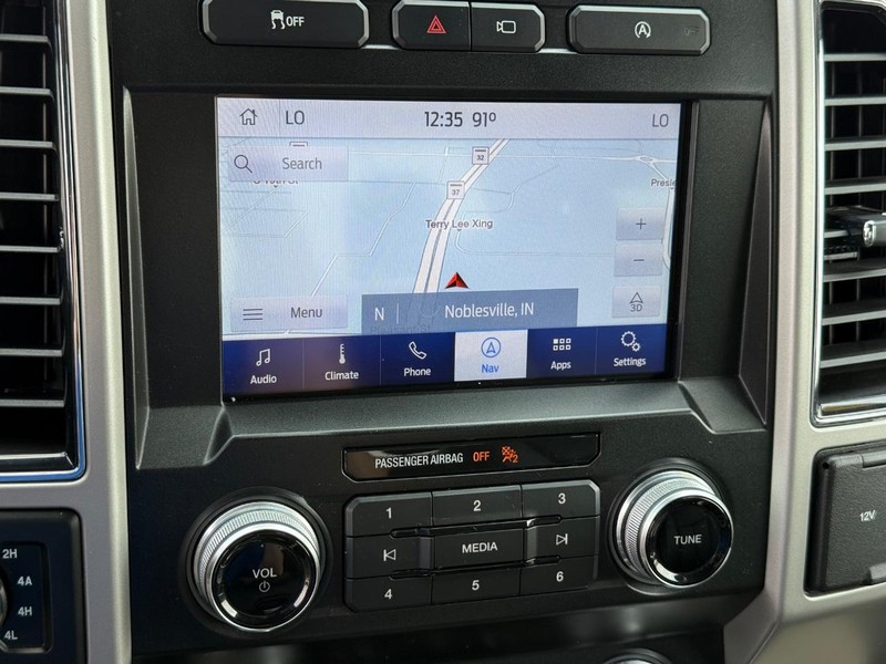 Ford F-150 Vehicle Full-screen Gallery Image 23