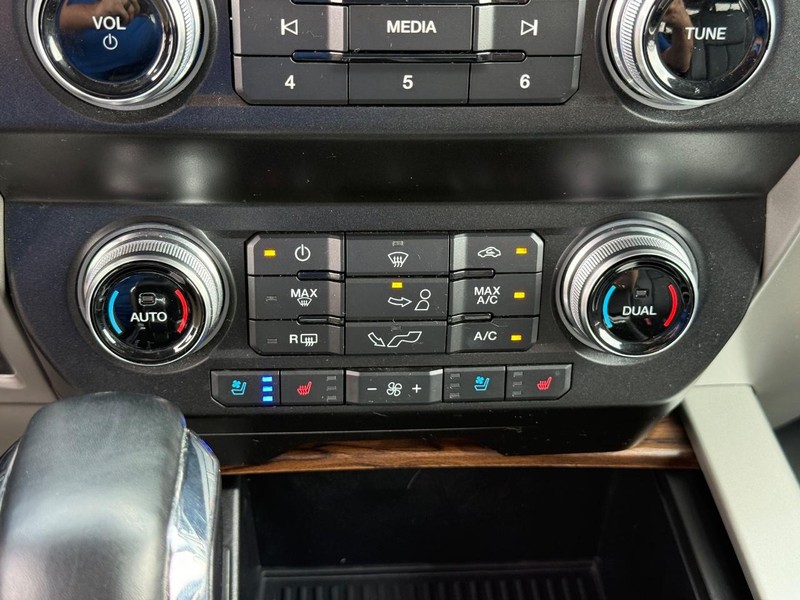 Ford F-150 Vehicle Full-screen Gallery Image 25