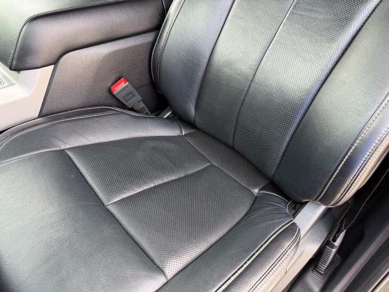 Ford F-150 Vehicle Full-screen Gallery Image 30