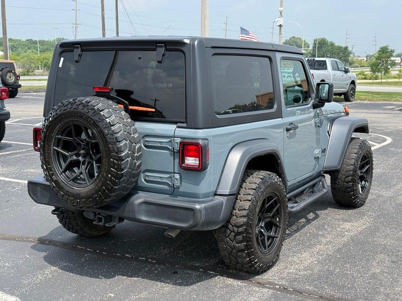 Jeep Wrangler Vehicle Full-screen Gallery Image 3