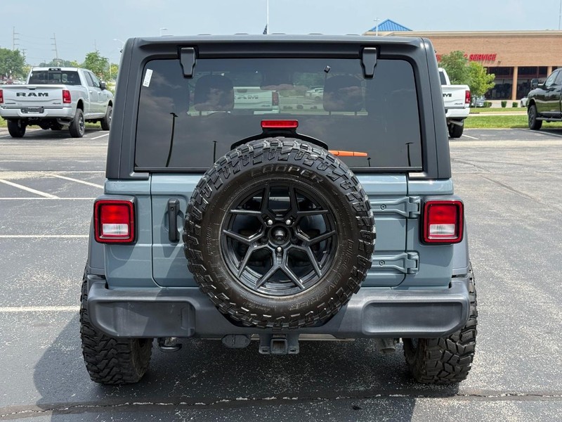 Jeep Wrangler Vehicle Full-screen Gallery Image 4