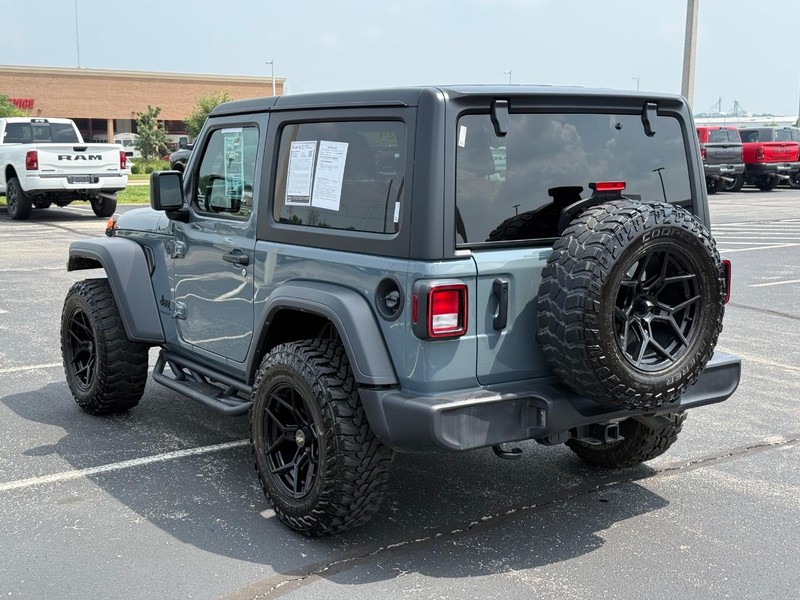 Jeep Wrangler Vehicle Full-screen Gallery Image 5
