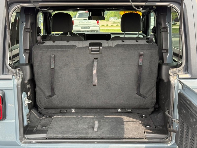 Jeep Wrangler Vehicle Full-screen Gallery Image 7