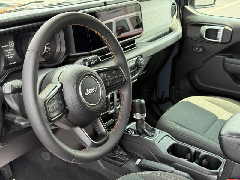 Jeep Wrangler Vehicle Full-screen Gallery Image 16