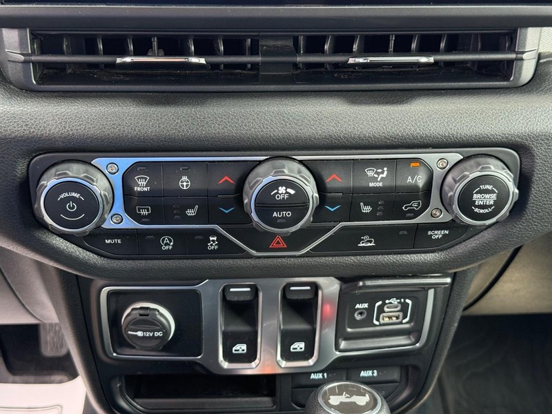 Jeep Wrangler Vehicle Full-screen Gallery Image 23