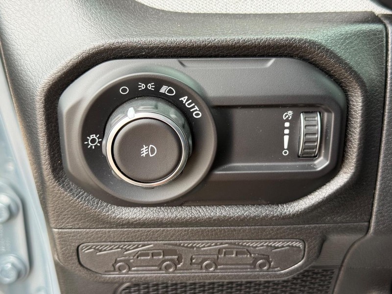Jeep Wrangler Vehicle Full-screen Gallery Image 28