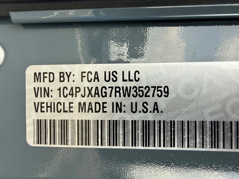 Jeep Wrangler Vehicle Full-screen Gallery Image 30