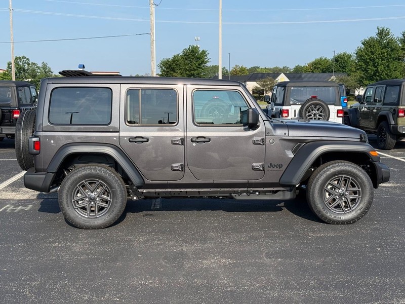 Jeep Wrangler Vehicle Full-screen Gallery Image 2