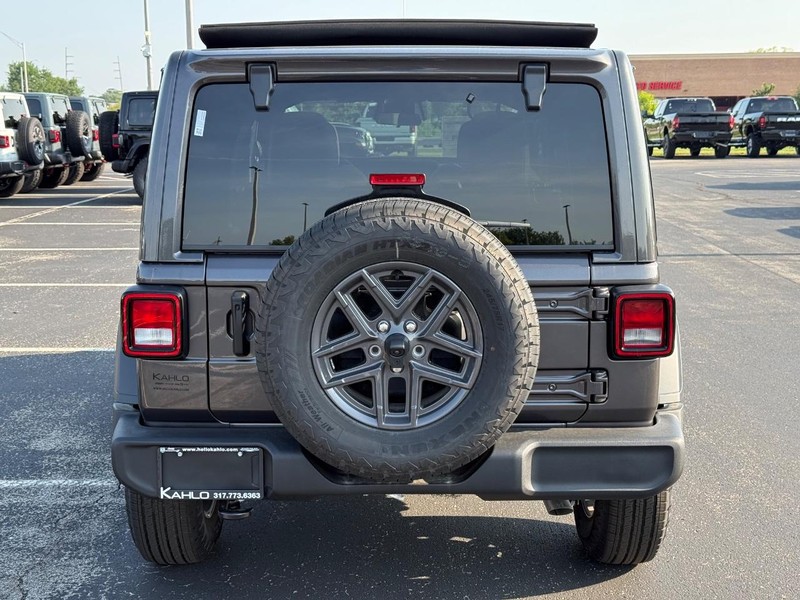 Jeep Wrangler Vehicle Full-screen Gallery Image 4