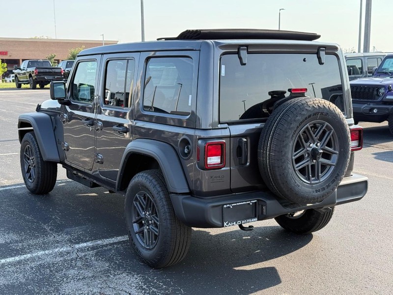 Jeep Wrangler Vehicle Full-screen Gallery Image 5