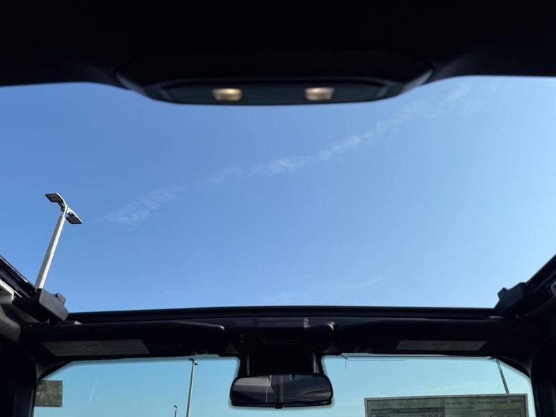 Jeep Wrangler Vehicle Full-screen Gallery Image 12