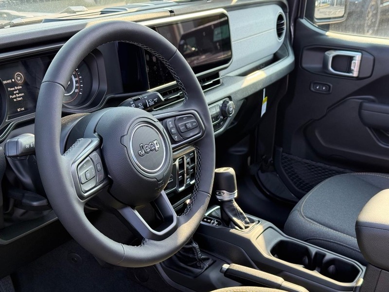 Jeep Wrangler Vehicle Full-screen Gallery Image 19